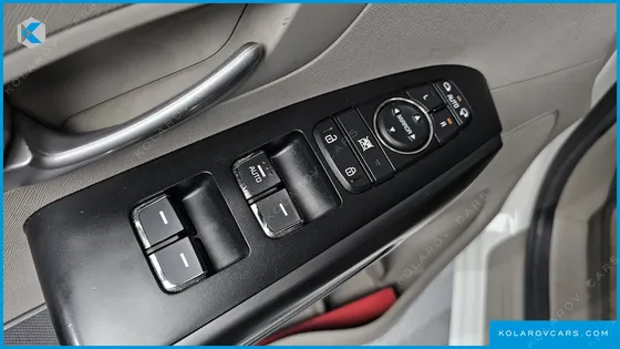 KIA CARNIVAL 9-SEATER LUXURY