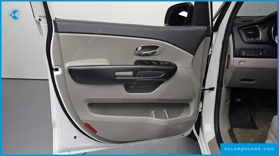KIA CARNIVAL 9-SEATER LUXURY