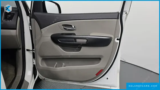 KIA CARNIVAL 9-SEATER LUXURY