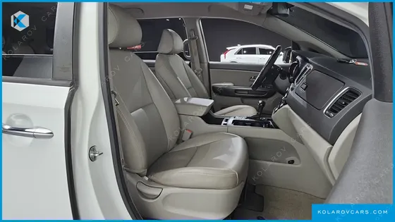 KIA CARNIVAL 9-SEATER LUXURY