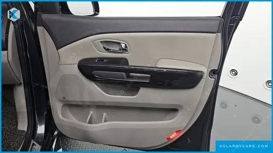 KIA CARNIVAL 7-SEATER LIMOUSINE