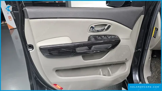 KIA CARNIVAL 7-SEATER LIMOUSINE