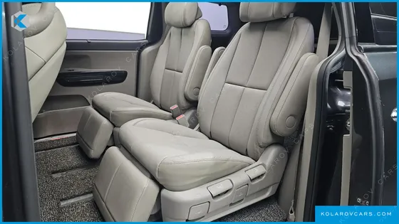 KIA CARNIVAL 7-SEATER LIMOUSINE