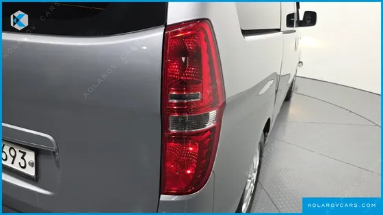 HYUNDAI STAREX WAGON 12-SEATER