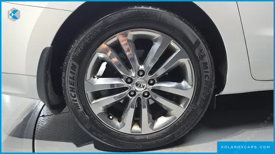 KIA CARNIVAL 9-SEATER NOBLESSE