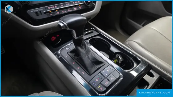KIA CARNIVAL 9-SEATER NOBLESSE