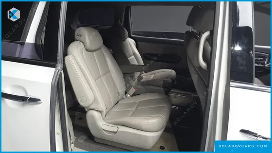 KIA CARNIVAL 9-SEATER NOBLESSE