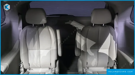 KIA CARNIVAL 9-SEATER NOBLESSE