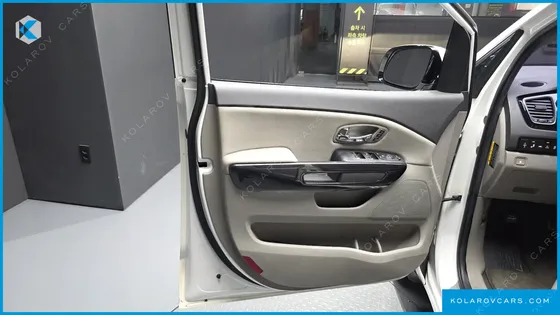 KIA CARNIVAL 9-SEATER NOBLESSE