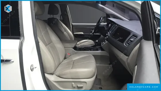 KIA CARNIVAL 9-SEATER NOBLESSE