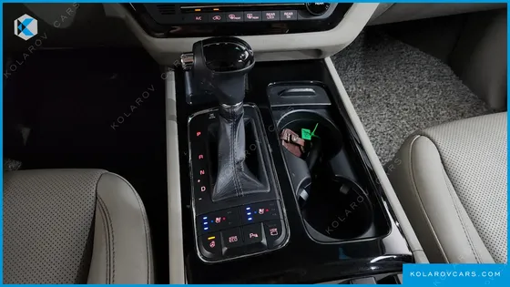 KIA CARNIVAL 9-SEATER NOBLESSE