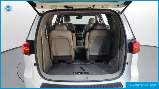 KIA CARNIVAL 9-SEATER NOBLESSE