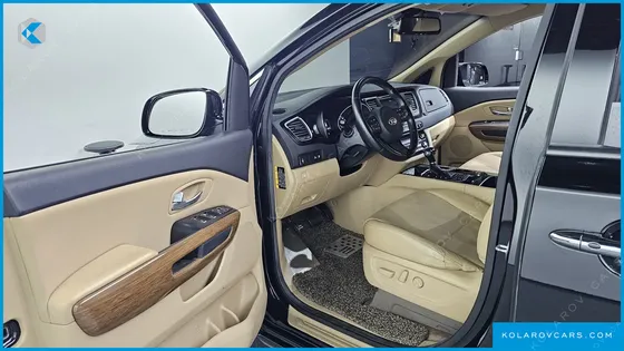 KIA CARNIVAL 9-SEATER HI-LIMOUSINE