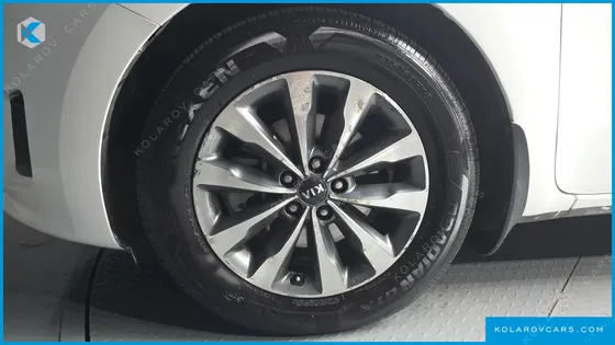 KIA CARNIVAL 11-SEATER PRESTIGE