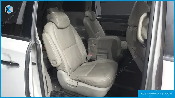 KIA CARNIVAL 11-SEATER PRESTIGE