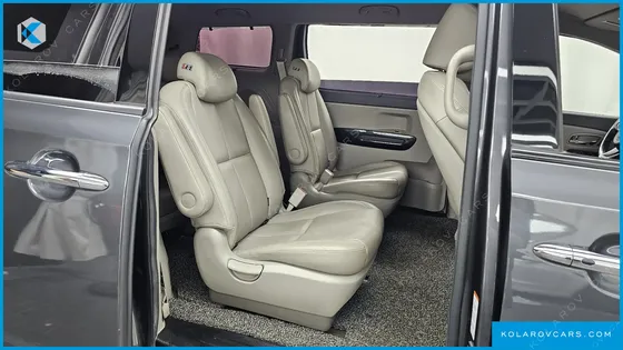 KIA CARNIVAL 9-SEATER NOBLESSE