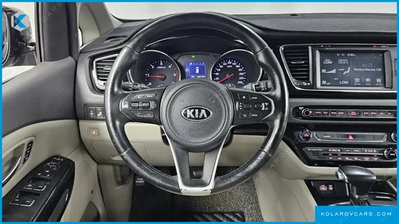 KIA CARNIVAL 9-SEATER NOBLESSE