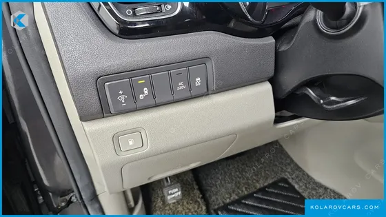 KIA CARNIVAL 9-SEATER NOBLESSE