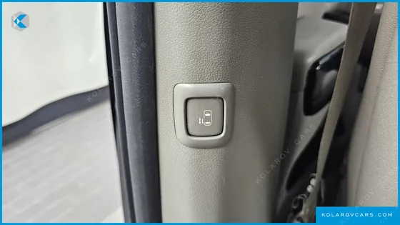 KIA CARNIVAL 9-SEATER NOBLESSE