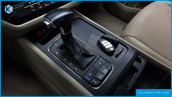 KIA CARNIVAL 9-SEATER LUXURY