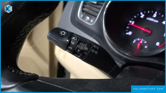KIA CARNIVAL 9-SEATER LUXURY