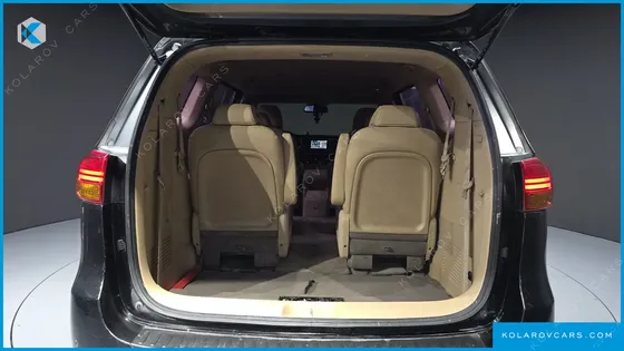 KIA CARNIVAL 9-SEATER LUXURY
