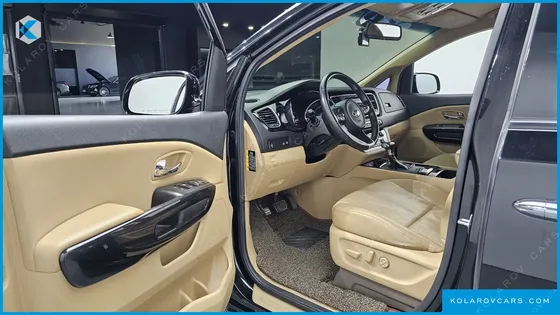 KIA CARNIVAL 9-SEATER PRESTIGE