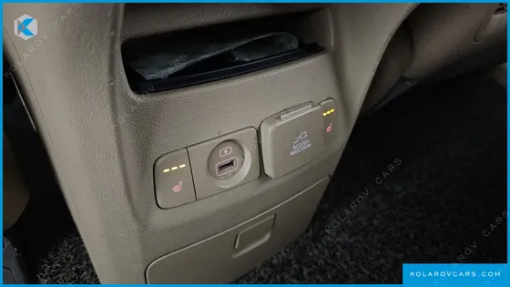 KIA CARNIVAL 9-SEATER PRESTIGE