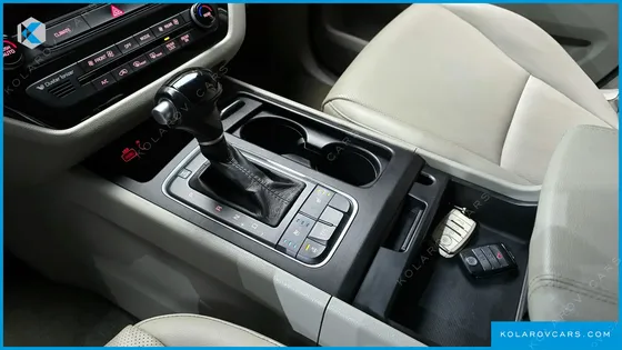 KIA CARNIVAL 9-SEATER LUXURY