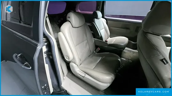KIA CARNIVAL 9-SEATER LUXURY