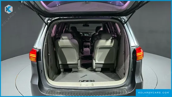 KIA CARNIVAL 9-SEATER LUXURY