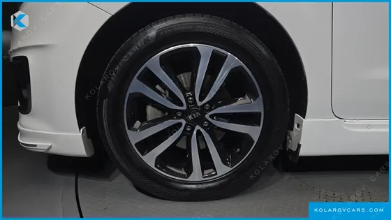 KIA CARNIVAL GASOLINE 9-SEATER HI-LIMOUSINE