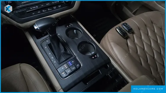 KIA CARNIVAL GASOLINE 9-SEATER HI-LIMOUSINE