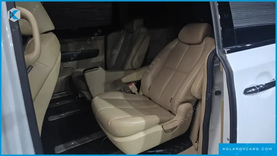 KIA CARNIVAL GASOLINE 9-SEATER HI-LIMOUSINE