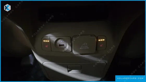 KIA CARNIVAL GASOLINE 9-SEATER HI-LIMOUSINE