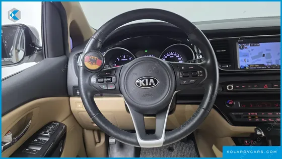 KIA CARNIVAL 9-SEATER HI-LIMOUSINE