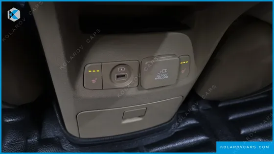 KIA CARNIVAL 9-SEATER HI-LIMOUSINE