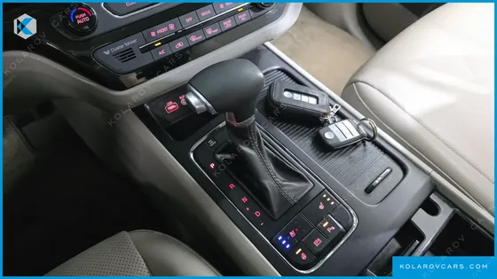 KIA CARNIVAL 9-SEATER LUXURY