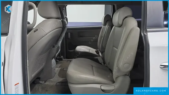 KIA CARNIVAL 9-SEATER LUXURY