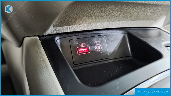 KIA CARNIVAL 9-SEATER LUXURY