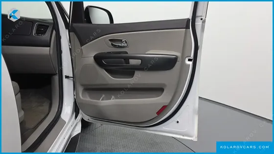 KIA CARNIVAL 9-SEATER LUXURY