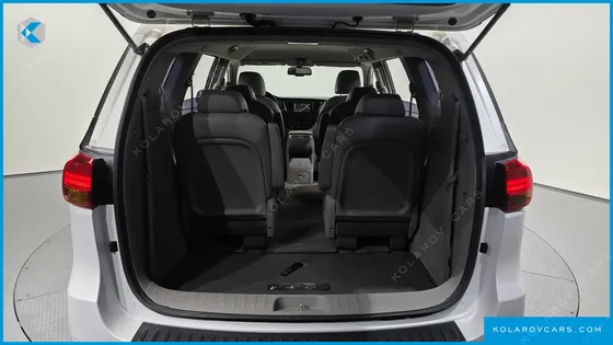 KIA CARNIVAL 9-SEATER LUXURY