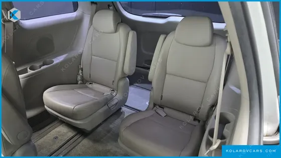 KIA CARNIVAL 9-SEATER LUXURY