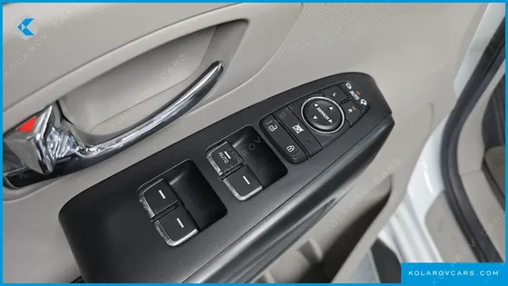 KIA CARNIVAL 9-SEATER LUXURY