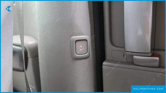 KIA CARNIVAL 9-SEATER LUXURY