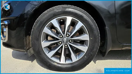 KIA CARNIVAL 9-SEATER LUXURY