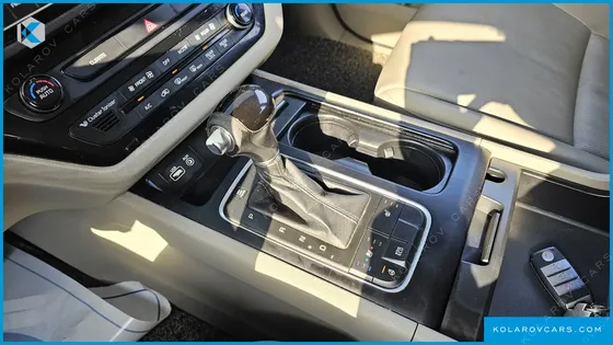 KIA CARNIVAL 9-SEATER LUXURY