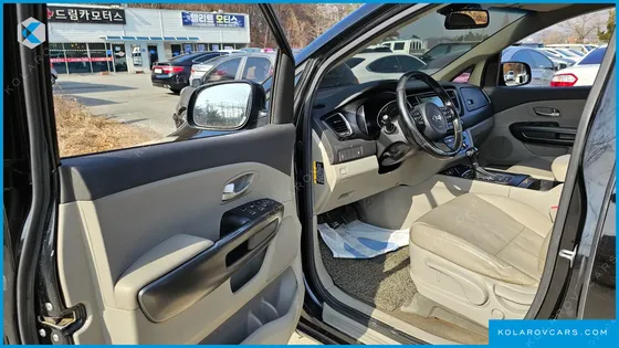 KIA CARNIVAL 9-SEATER LUXURY