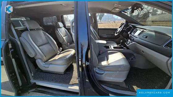 KIA CARNIVAL 9-SEATER LUXURY