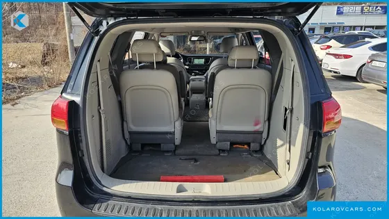 KIA CARNIVAL 9-SEATER LUXURY